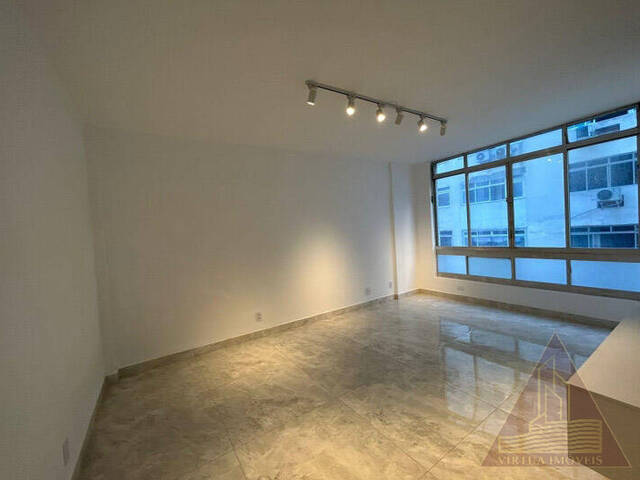 #742 - Apartamento para Venda em Santos - SP