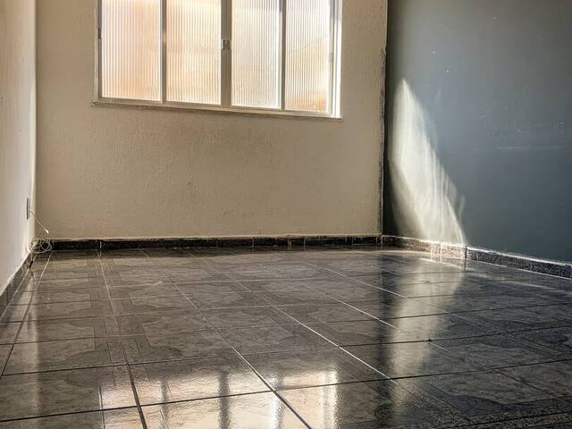 #747 - Apartamento para Venda em Santos - SP