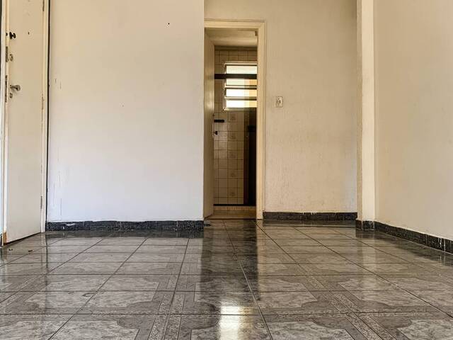 #747 - Apartamento para Venda em Santos - SP